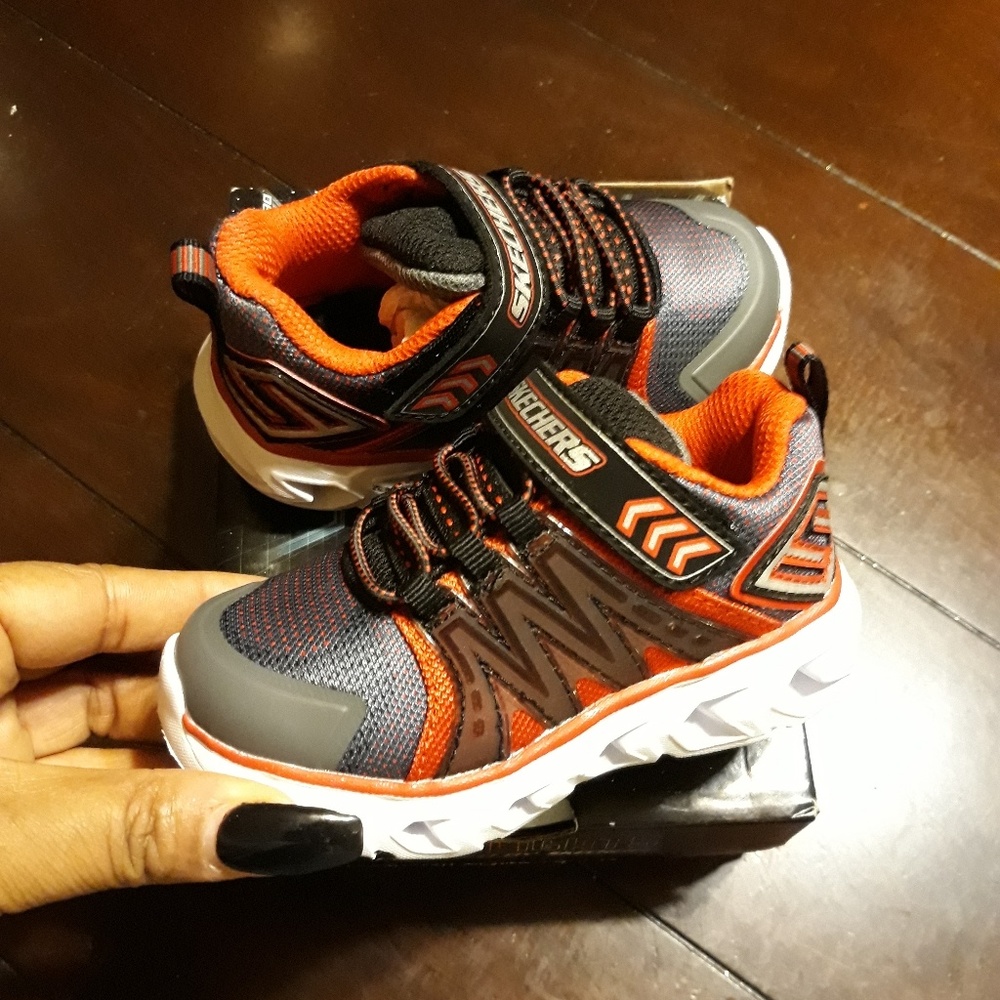 SKECHERS KIDS LIGHT UP SNEAKER
